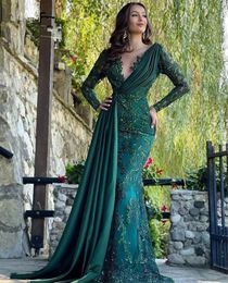 Árabe Dubai Vestidos de noche formales de encaje verde oscuro Apliques Con cuentas Con cuello en V profundo Sirena Mangas largas Vestidos de fiesta de celebridades para mujeres Elegante Ocasión especial Prom