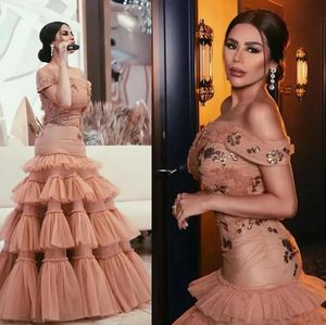 Arabe Dubaï hors épaule sirène robes de bal champagne blush plis volants paillettes perlées robes de soirée formelles