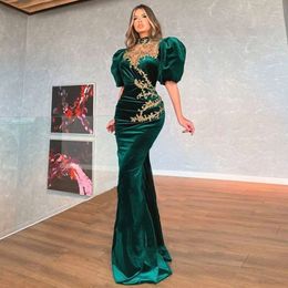 Arabische avondjurk Hoge nek Appliques Gold Ploes Korte mouwen Mermaid Prom jurk fluwelen feestjurken