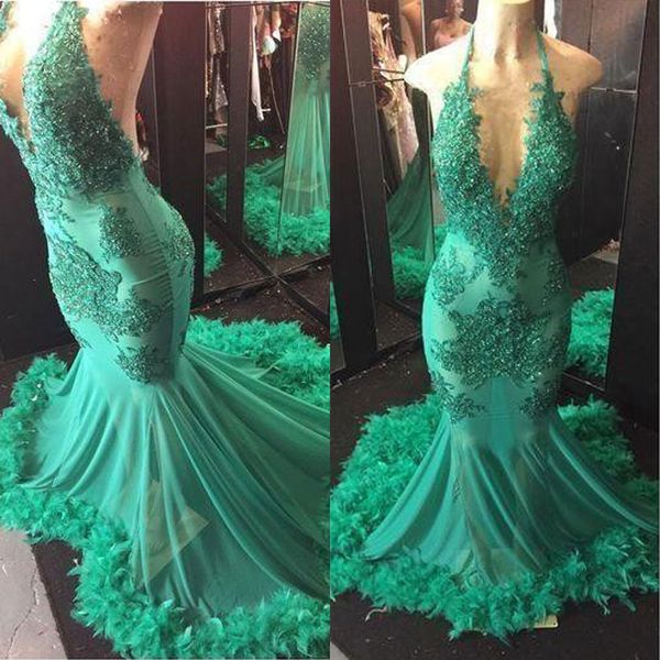 Árabe verde saudí pluma sirena vestidos de baile apliques de encaje rebordear halter cuello en V profundo vestidos de fiesta de noche vestido de desfile de celebridades