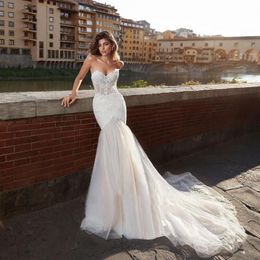 Arabische zeemeermin trouwjurken Dubai Sparkly Crystals Bridal Jurken Court Train Tule rok gewaden Mariee Boemische strandtuin Custom Made Vestido de novia