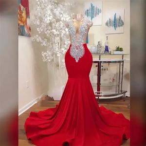 Arabische prom 2023 jurken luxueuze kralen kristallen Rhinestone Red Deep V nek avondjurk Mermaid Formele feestjurken Zipper terug mouwloos