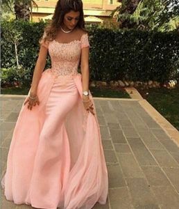 Arabische schep goedkope nek avondjurken dragen illusie kanten appliques roze zeemeermin korte mouwen overskirts formele feestjurk prom jurken