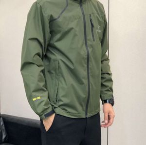 Arc Jacket Diseñador para hombre Sudadera con capucha Tech Nylon Cremallera impermeable Arcterxy Chaquetas Abrigo rompevientos ligero de alta calidad Deportes al aire libre Me202360