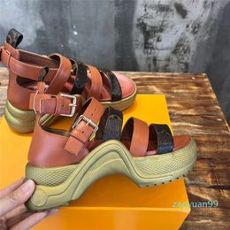 Archlight Sandaal Designer Lente en Zomer NW Sandaal Mode Dames Romaanse afwerking Financiële textuur Koeienhuid Golfbodem Comfortverhoging Dikke 5 cm sandaal 35-4