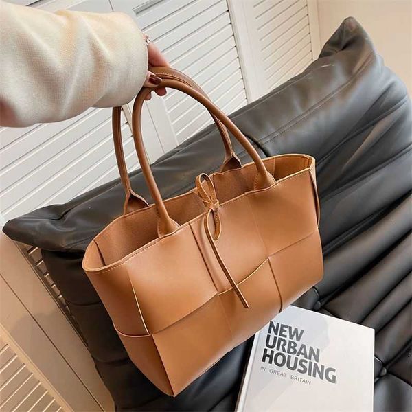 Arco Botegss Ventss Bolsos de mano para mujer, tienda en línea, venta al por mayor, bolso tejido a mano con gran capacidad, nuevo nicho de 2023, sensación de alta gama, factura de mano con logotipo real