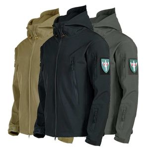 Ejército Tiburón Piel Soft Shell Ropa Táctica A prueba de viento Chaqueta impermeable Hombres Vuelo Piloto Capucha Abrigo Militar Campo Bomber Chaqueta 211214