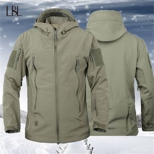 Army Shark Skin Softshell Tactical Windproof Hood Jacket Hombres Winter Fleece Flight Pilot Hooded Coat Male Outdoor Hunt prendas de vestir exteriores 201218