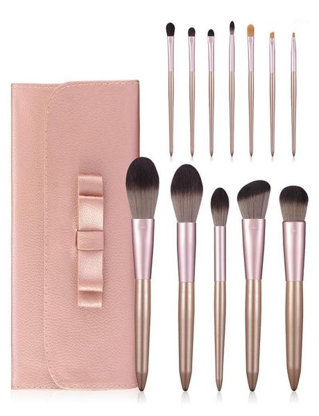 Llegada 12 piezas Juego de pinceles de maquillaje con bolsa rosa de lujo Base Contorno de ojos en polvo Herramientas cosméticas Kit de cabello sintético 16074026