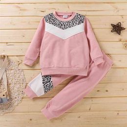 Aankomst Herfst en winter 2-delige Baby Peuter Leopard Splice Pullover Broek Set Patchwork Kinderkleding Sets 210528