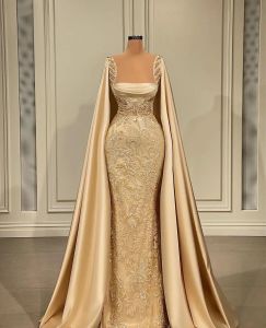 Arrivée Gold Nouvelles robes de soirée sirène Bateau Capes sans manches Satin Lace Ruffles Sequins Appliques broderie Elegant Celebrity Prom Robe plus taille de taille