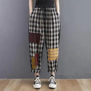 Arrivée Summer Femmes Lâche Casual Taille élastique Cheville Longueur Pantalon Plaid Coton Lin Patchwork Harem W207 210512