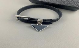 Arrivée Triangle En Cuir Charme Bracelets Dames Vache Véritable Cuir Ceinture Triangles Conception Bracelet Punk Hip Hop Bijoux accessori7620495