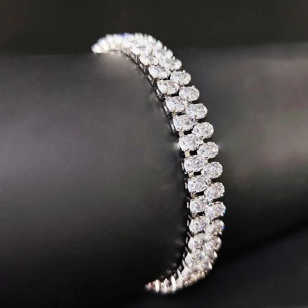 Arrivée Unique Design Luxury Silver Couleur bracelet ovale bracelet pour les femmes Bijoux de cadeaux de la Saint-Valentin S8259 240423