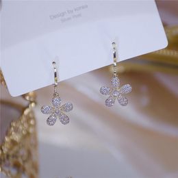 Boucles d'oreilles à tige de fleurs simples et mignonnes en or véritable de luxe 14K pour les femmes Zircon cubique ZC