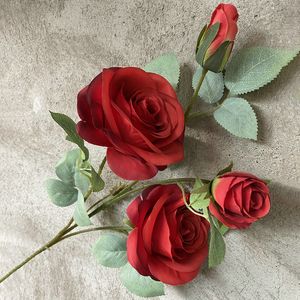 Flores artificiales 4 cabezas 70 cm de largo ramo de rosas de seda para decoraciones de bodas en el hogar