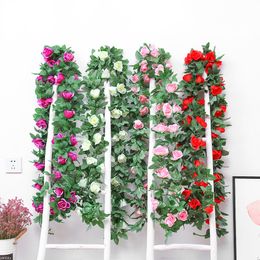 Kunstbloemen Frained Rose Vine Hanging Plant Bloem met groene bladeren Decoratief voor bruiloft tuin muur huis feest hotel kantoor decoratie