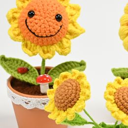 MINI ARTIFICIAL MINI SMILE BONNE BONNES PLANTES FALLANTES Fleurs faites à la main Potted for Aesthetic Room Home Garden House Table Decoration