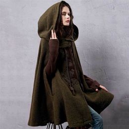 ARTKA vrouwen Winter Nieuwe Vintage Warme Wollen Hoodie Mantel Jas Geborduurde Drop-Schouder Mouw Wollen Cape Bovenkleding LJ201201