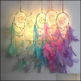 Kunst- en ambachten kunst- en ambachten LED Light Dream Catcher Handgemaakte Feather Car Home Muur Hangende Decoratie Ornamenten Geschenk Wind Chimes Dhrys