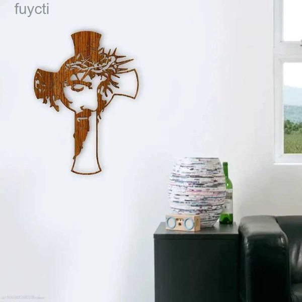 Artes y oficios Nueva cruz cristiana Arte de la pared de madera Decoración artesanal para tapices para el hogar Diseño de orificio de gancho Arte de la pared Tallado calado Madera religiosa YQ240119