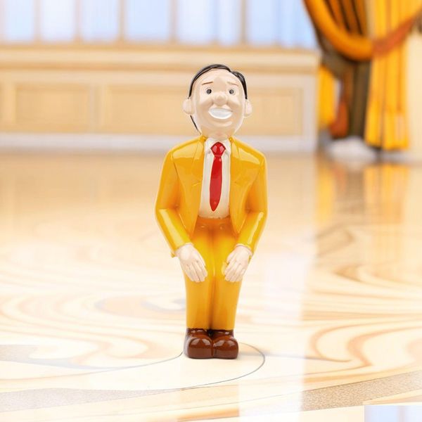 Artes y manualidades One Piece Yellow Funny Little Man Oficina Decoración de escritorio Dn Figura Scptures Decorativas Creativas Decoraciones navideñas Dhade