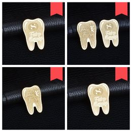 Monedas de dientes de leche Fomento de dientes de oro Medalla conmemorativa chapada con forma de dientes irregulares Monedera de dientes de oro Monedera