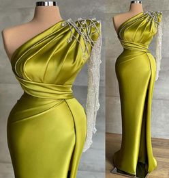 Aso Ebi 2022 Arabe Plus Taille Vert Sexy Gaine Robes De Bal Une Épaule Satin Soirée Formelle Fête Deuxième Réception Anniversaire Eng2776822