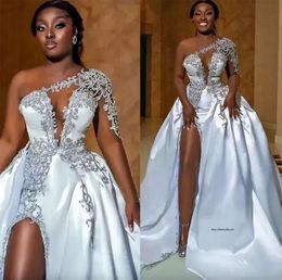 Aso Ebi African Sexy High Split Wedding Dresses Een lijn een schouder kralen Appliques sleutelgat nek spleet bruidsjurken plus size gewaden op maat gemaakt 0509