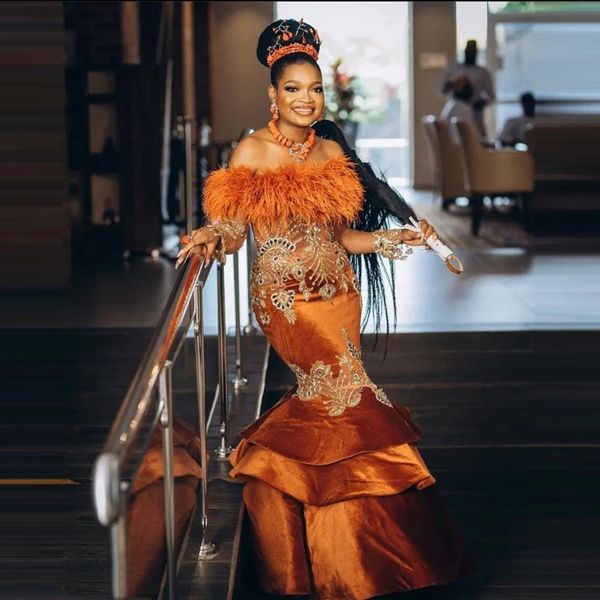 Aso Ebi Orange Satin Robes De Bal 2023 Hors Épaule Dentelle Appliques Avec Plumes Grande Taille Formelle Soirée Ocn Robes Robe 322