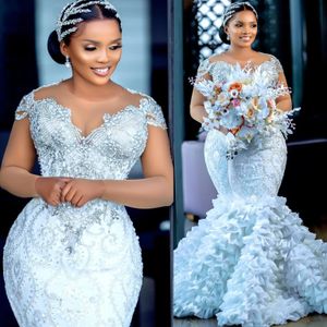 Aso Ebi Plus 2024 taille dentelle perlée sirène robes de mariée cristaux niveaux Satin robes de mariée pour les femmes arabes