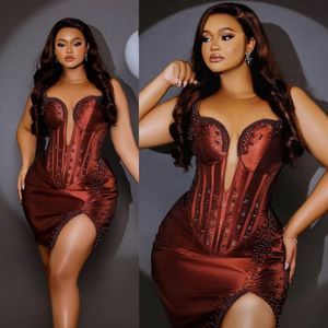 Aso Ebi Robe de cocktail grande taille, robe de bal courte, illusion marron, mini robe de remise de diplôme, robe formelle fendue en perles pour filles d'anniversaire noires africaines C039