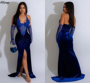 Aso Ebi Royal Blue Velvet Prom Dresses Sexy Front Split Halter Neck Lace kralen Formele avondfeestjurken Mermaid Sweep Train Women Tweede receptie CL3469