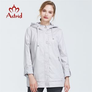 Astrid Otoño Llegada Mujer Talla grande Gabardina corta para mujer con capucha Cremallera fina y cálida AS-9013 210820