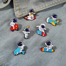 Astronaut email Pin aangepaste oceaan surfen raket vliegtuig broche tas badge kinderlijke cartoon sieraden pins cadeau voor kinderen