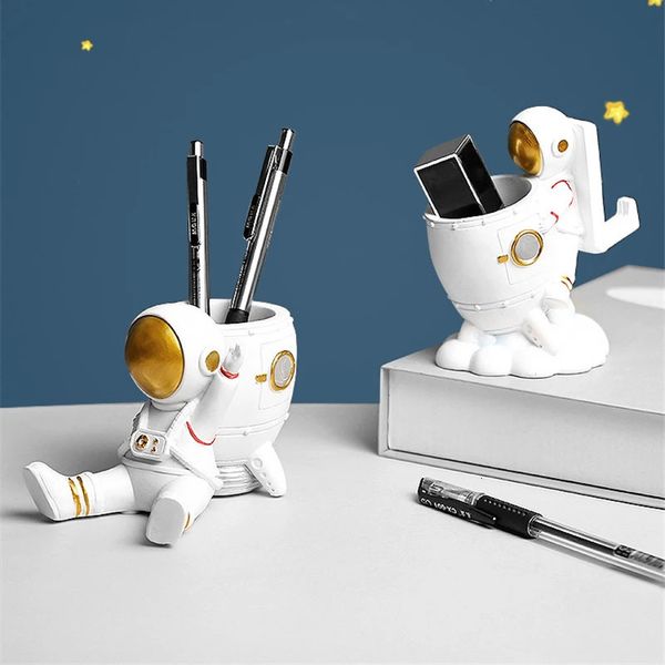 Soporte de lápiz astronauta soporte para lápiz redondeador de lápiz Spaceman estatuas de figuras de figuras adornos de maquillaje de maquillaje decoración del escritorio 240408