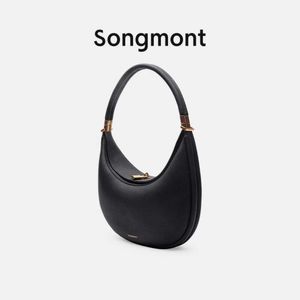 Aan de voet van Songmont Mountain staat een Medium Bend Bag ontworpen door de Pine Moon-serie. HeC rescentB agi sd ontworpen in 2024