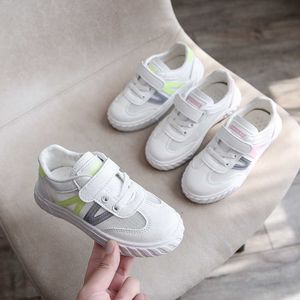 Athlétique En Plein Air 2023 Été Nouveaux Enfants Blanc Chaussures Baskets Respirant Air Mesh Casual Mode Chaussures pour Enfants Chaud Appartements Étudiants Antidérapant AA230511