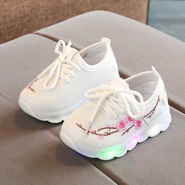 Atlético al aire libre bebé luces intermitentes zapatillas de deporte niño pequeño niño LED zapatillas de deporte niños zapatos luminosos niños niñas deporte zapatos para correr tamaño 21 -30 AA230428