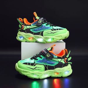 Atletische outdoor jongens cartoon sneakers kinderen baby lente ademende gaas led lumineuze sportschoenen kinderen casual herfst verlichting schoenen 230816