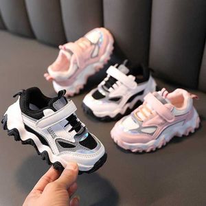 Athletic Outdoor Ademend gaas Baby Boy Shoes Black Pink Kids Trainers Peuter Girl Sneaker 2023 Spring Summer Antiskid Children D12043 G230311