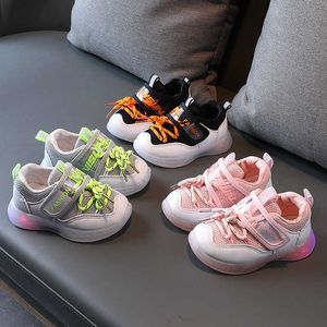 Athlétique En Plein Air Enfants Casual Bébé Garçons Chaussures Glowing Sneakers Enfant LED Light Up Toddler Bébé Filles Chaussures Baskets Avec Semelle Lumineuse F01291 AA230503