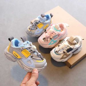 Atletische buitenkinderen Sport Casual Shoes Boy Girl Outdoor Running Sneakers Mesh Comfortabele Breadbare babyschoenen Kinderen Dikke Y240518