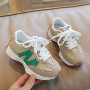 Chaussures de tennis en cuir de printemps Soft Bottom Baby Baby Toddler Sneakers For Girls Boys Casual Shoes Kids Slip on Sneakers Outdoor Trainers Fashion Children Chaussures Athletic