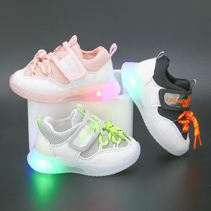 Athlétique en plein air mode printemps appartements concepteur enfants lumineux brillant baskets LED bottes lumineuses enfants chaussures clignotantes décontractées garçons filles 231030