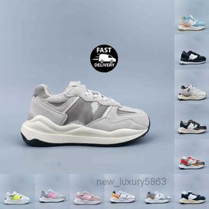 Zapatos atléticos para niños al aire libre NB Designer 5 7 4 Boys Sport Sneaker Niños pequeños Niñas Jóvenes Niños Niños Bebés Gancho Loop Entrenadores Bebé Negro Azul Oscuro Rosa Zapato 550 B550