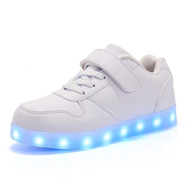 Zapatillas de deporte para niños al aire libre atléticos Zapatos luminosos casuales Recarga USB Light Up Sports Skateboard Shoes Zapatos impermeables de cuero para niños y niñas con LED 230612