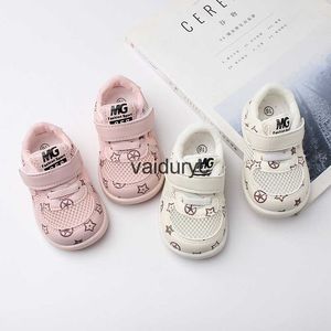 Sportief Outdoor Lente en Herfst Nieuwe Babyschoenen Zachte zool Comfortabel Gemakkelijk te dragen Board Kinder Enkel Mesh Ademend Sport 2627H240307