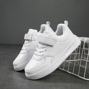 Atletische outdoor witte kinderen schoenen voor jongens en meisjes mode kinderen casual niet-slip sneakers 230915