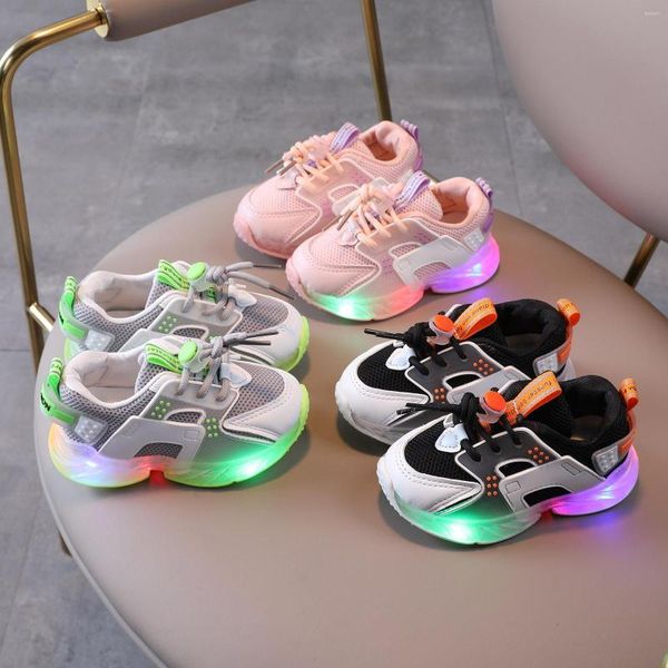 Zapatos deportivos Niños Otoño Luminoso Niños Niñas Deporte Bebé Luces LED intermitentes Zapatillas de deporte de moda Deportes de malla para niños pequeños